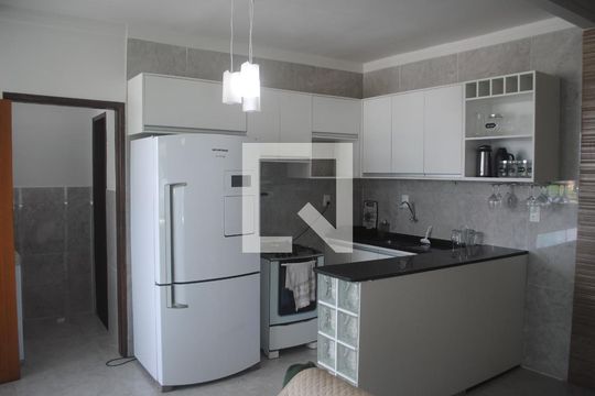 Cozinha de apartamento para alugar com 2 quartos, 90m² em Praia do Flamengo, Salvador