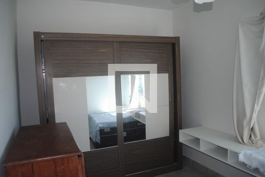 Quarto de apartamento para alugar com 2 quartos, 90m² em Praia do Flamengo, Salvador