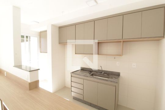 Cozinha de apartamento para alugar com 2 quartos, 72m² em Jaraguá, Uberlândia