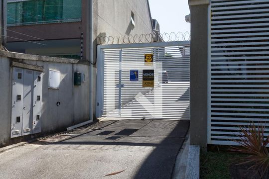 Entrada da garagem - plaquinha de casa de condomínio para alugar com 3 quartos, 164m² em Jardim das Américas, Curitiba