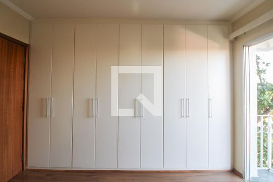 Quarto de apartamento à venda com 3 quartos, 88m² em Jardim das Paineiras, Campinas