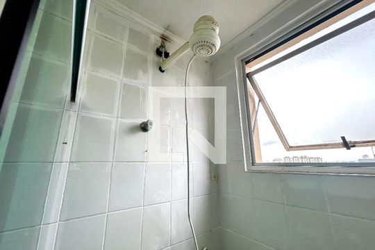 Banheiro de apartamento para alugar com 2 quartos, 60m² em Picanço, Guarulhos
