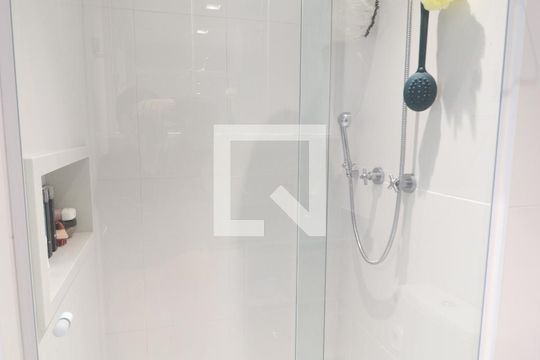 Banheiro  de kitnet/studio para alugar com 1 quarto, 35m² em Pinheiros, São Paulo