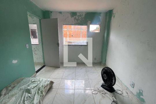 Quarto de kitnet/studio para alugar com 1 quarto, 25m² em Jardim Primavera, Duque de Caxias