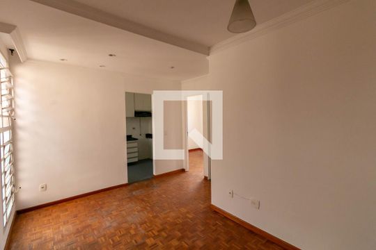 Sala de apartamento para alugar com 2 quartos, 55m² em Camargos, Belo Horizonte