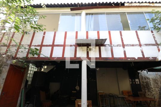 Quintal de casa para alugar com 2 quartos, 60m² em Pompeia, São Paulo