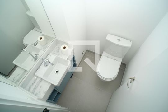 Banheiro de apartamento para alugar com 1 quarto, 51m² em Jardim Vera Cruz, São Paulo
