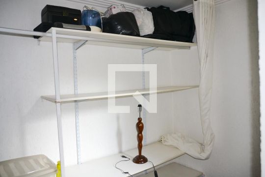 Closet de casa à venda com 4 quartos, 240m² em Vila Mariza, São Bernardo do Campo