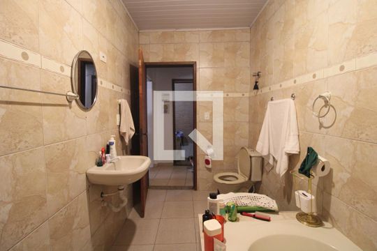 Banheiro comum de casa à venda com 3 quartos, 300m² em Jardim Santo Antoninho, São Paulo