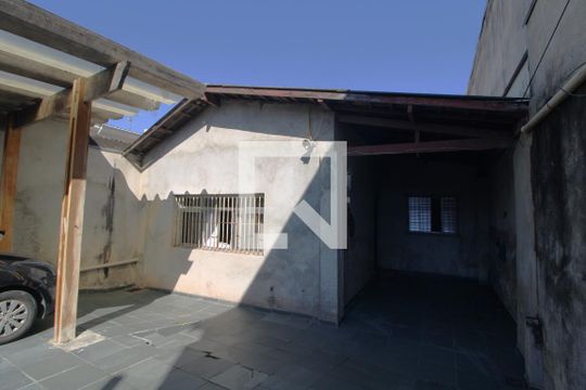 Fachada de casa à venda com 3 quartos, 300m² em Jardim Santo Antoninho, São Paulo