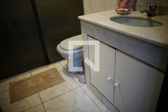 Banheiro Social de casa à venda com 4 quartos, 213m² em Anil, Rio de Janeiro