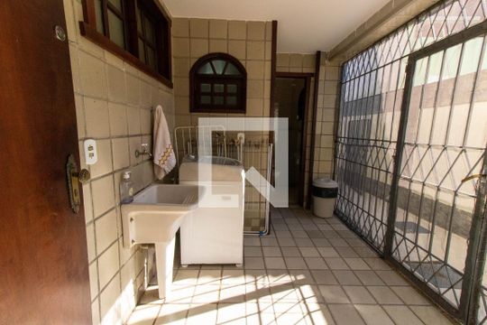 Área de Serviço de casa à venda com 6 quartos, 295m² em Piratininga, Niterói