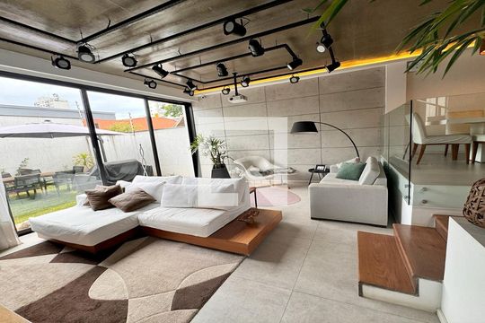 Casa à venda com 3 quartos, 192m² em Jardim Aeroporto, São Paulo
