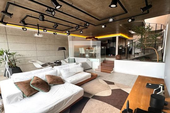 Casa à venda com 3 quartos, 192m² em Jardim Aeroporto, São Paulo