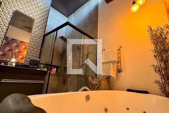 Casa à venda com 3 quartos, 192m² em Jardim Aeroporto, São Paulo