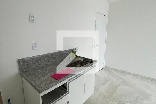 Cozinha de apartamento para alugar com 1 quarto, 31m² em Vila Sonia, São Paulo