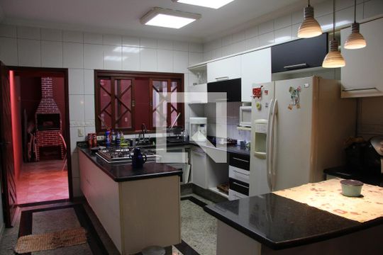 Cozinha de casa para alugar com 3 quartos, 200m² em Vila Galvão, Guarulhos