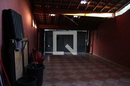Garagem de casa para alugar com 3 quartos, 200m² em Vila Galvão, Guarulhos