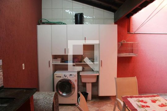Área de Serviço com churrasqueira de casa para alugar com 3 quartos, 200m² em Vila Galvão, Guarulhos