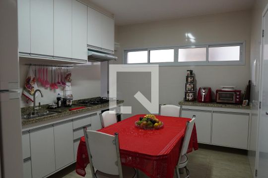 Cozinha de apartamento à venda com 3 quartos, 166m² em Cerqueira César, São Paulo