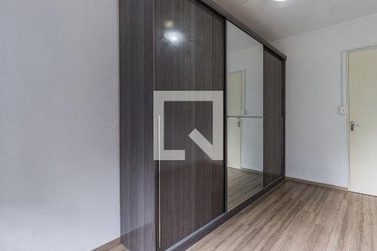 Dormitório de apartamento para alugar com 2 quartos, 54m² em Jardim Itu, Porto Alegre