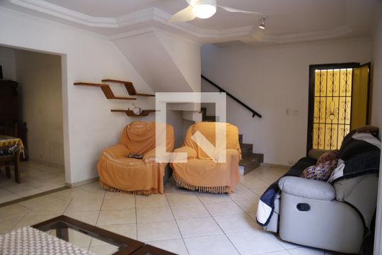 Sala de casa para alugar com 4 quartos, 135m² em Parque Sao Domingos, São Paulo