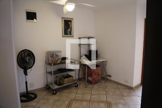 Hall de casa para alugar com 4 quartos, 135m² em Parque Sao Domingos, São Paulo