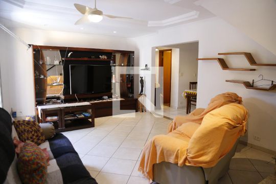 Casa para alugar com 4 quartos, 135m² em Parque Sao Domingos, São Paulo