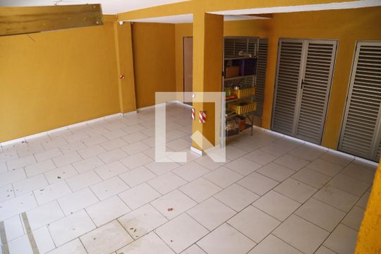 Garagem de casa para alugar com 4 quartos, 135m² em Parque Sao Domingos, São Paulo