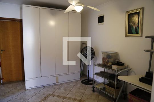 Hall de casa para alugar com 4 quartos, 135m² em Parque Sao Domingos, São Paulo