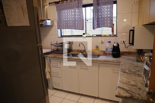 Cozinha de casa para alugar com 4 quartos, 135m² em Parque Sao Domingos, São Paulo