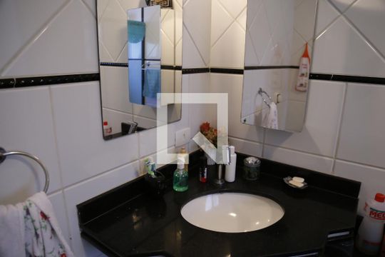 Banheiro da Suíte 1 de casa para alugar com 4 quartos, 135m² em Parque Sao Domingos, São Paulo