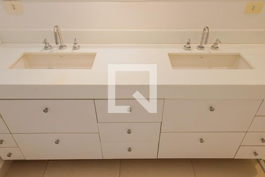 Banheiro da Suíte 2 de apartamento para alugar com 2 quartos, 130m² em Sumarezinho, São Paulo