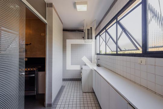 Área de Serviço de apartamento para alugar com 2 quartos, 130m² em Sumarezinho, São Paulo