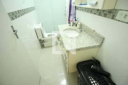 Banheiro Social 1 de casa à venda com 3 quartos, 300m² em Jardim das Palmas, São Paulo