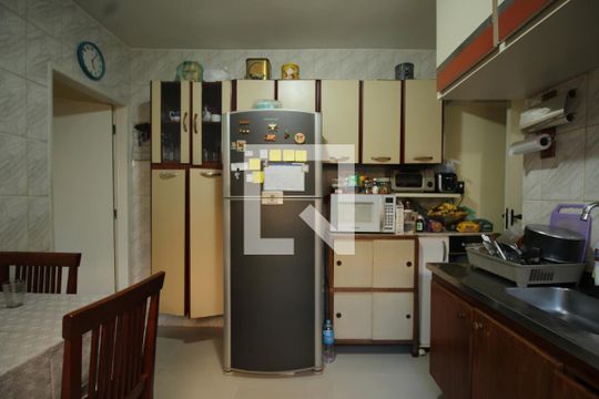 Cozinha  de casa à venda com 3 quartos, 300m² em Jardim das Palmas, São Paulo