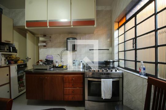Cozinha  de casa à venda com 3 quartos, 300m² em Jardim das Palmas, São Paulo