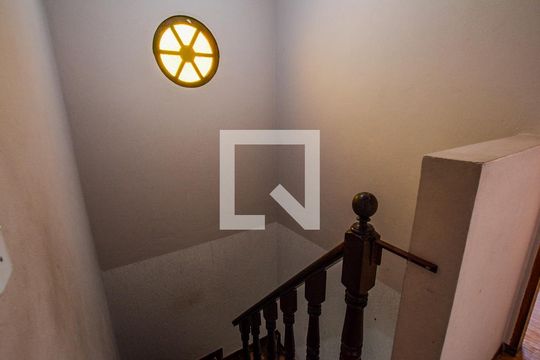Escada de casa à venda com 3 quartos, 209m² em Parque Gerassi, Santo André