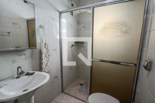 Banheiro Corredor de casa à venda com 3 quartos, 209m² em Parque Gerassi, Santo André