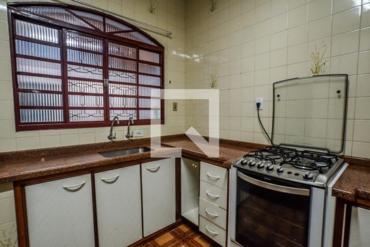 Cozinha de casa à venda com 3 quartos, 209m² em Parque Gerassi, Santo André