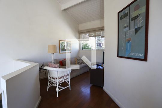 suíte 3 sala intima de casa de condomínio à venda com 3 quartos, 330m² em Jardim Vitoria Regia, São Paulo