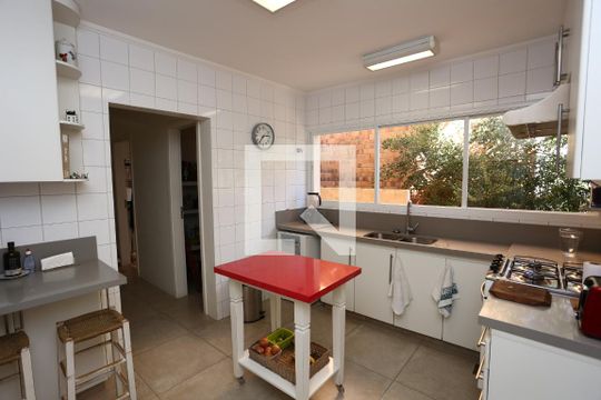 Cozinha de casa de condomínio à venda com 3 quartos, 330m² em Jardim Vitoria Regia, São Paulo