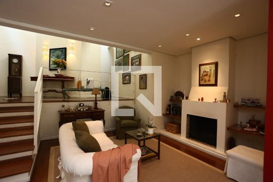 Casa de Condomínio à venda com 3 quartos, 330m² em Jardim Vitoria Regia, São Paulo