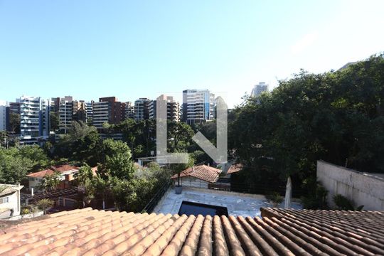 suíte 1 vista de casa de condomínio à venda com 3 quartos, 330m² em Jardim Vitoria Regia, São Paulo