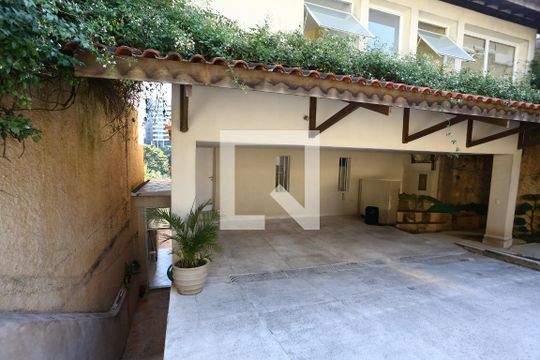 Garagem de casa de condomínio à venda com 3 quartos, 330m² em Jardim Vitoria Regia, São Paulo