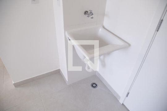 Área de Serviço de apartamento para alugar com 2 quartos, 42m² em Piqueri, São Paulo