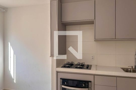 Sala/Cozinha de apartamento para alugar com 2 quartos, 39m² em Piqueri, São Paulo