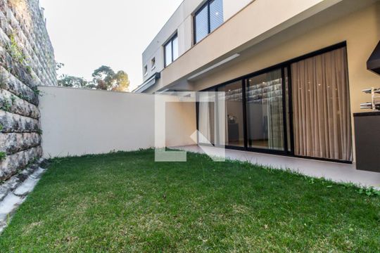 Quintal de casa de condomínio para alugar com 3 quartos, 152m² em Tanquinho, Santana de Parnaíba