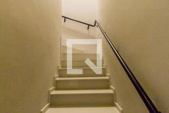 Escada de casa de condomínio à venda com 3 quartos, 152m² em Tanquinho, Santana de Parnaíba
