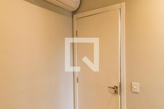 Closet da suíte 1 de casa de condomínio para alugar com 3 quartos, 152m² em Tanquinho, Santana de Parnaíba